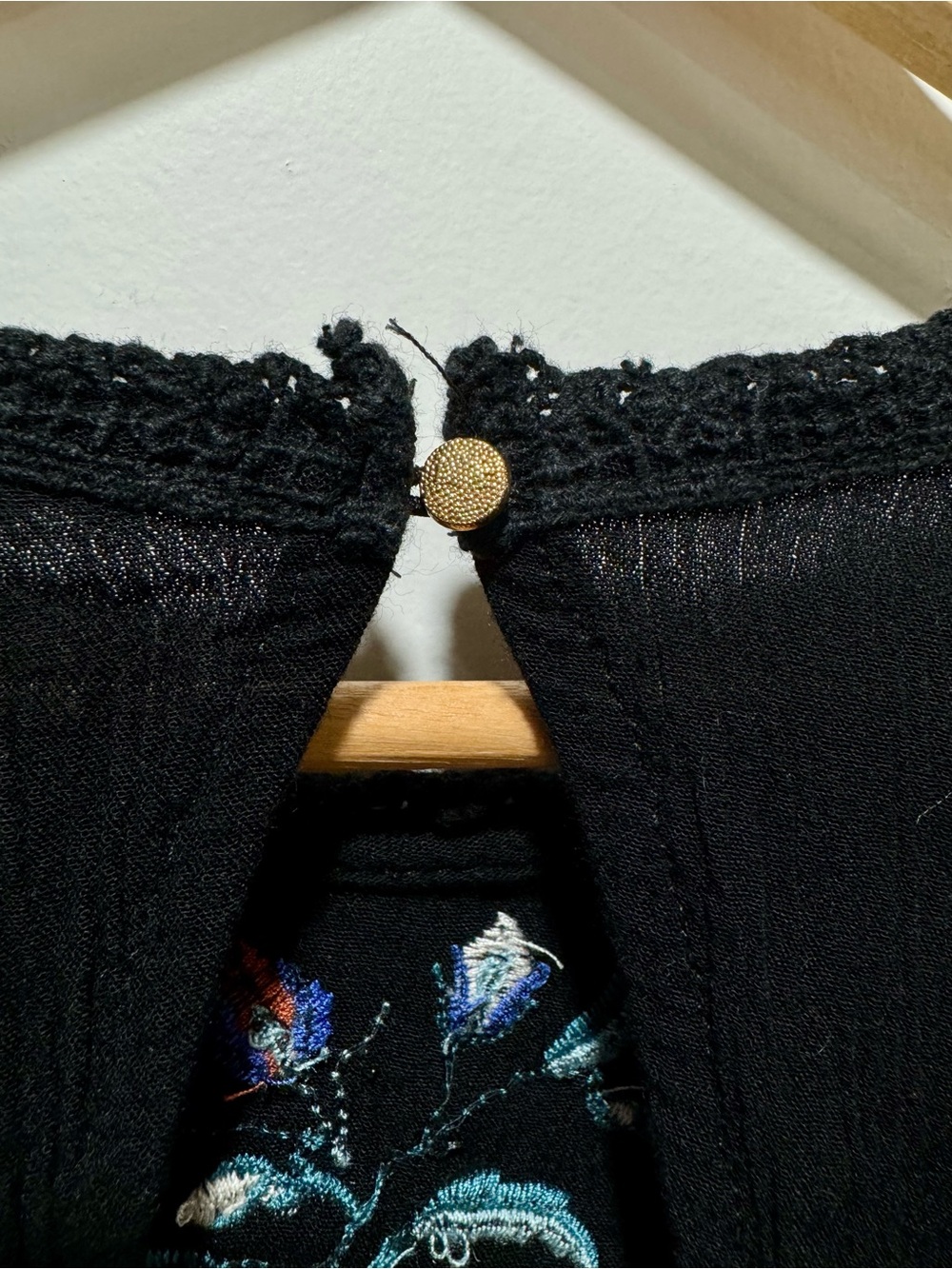 Boho Black Embroidered Floral Bell‎ Sleeve Blouse Size S - Picture 7 of 8